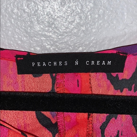 COPY - PEACHES & CREAM TOP. Small. - Picture 4 of 5